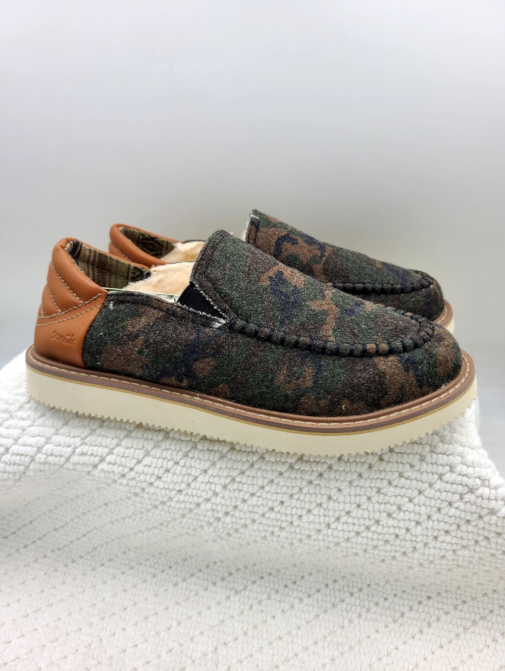 Sanuk Men's Cozy Vibe Low Slippers in Camo Green and Brown